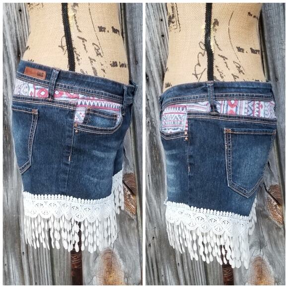 Fringe Trim Shorts Stretch Denim LEI Low Rise Ashley Size 9 Lace Crochet Boho - Picture 2 of 8